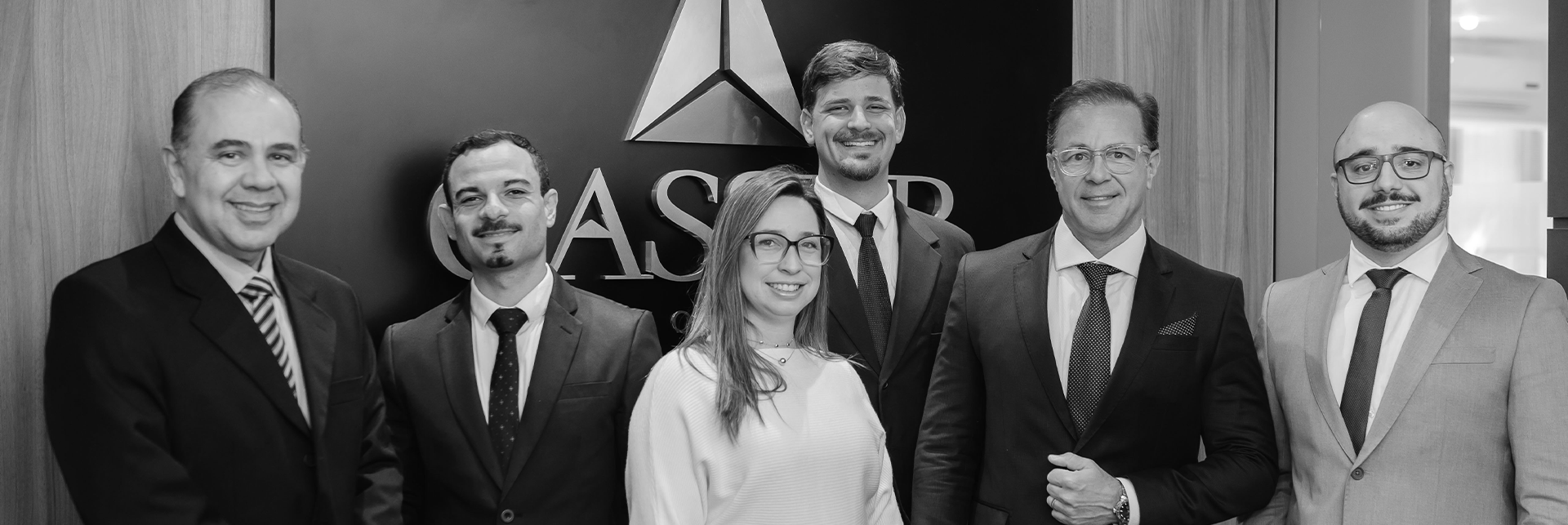 Advogados especialistas em negócios.